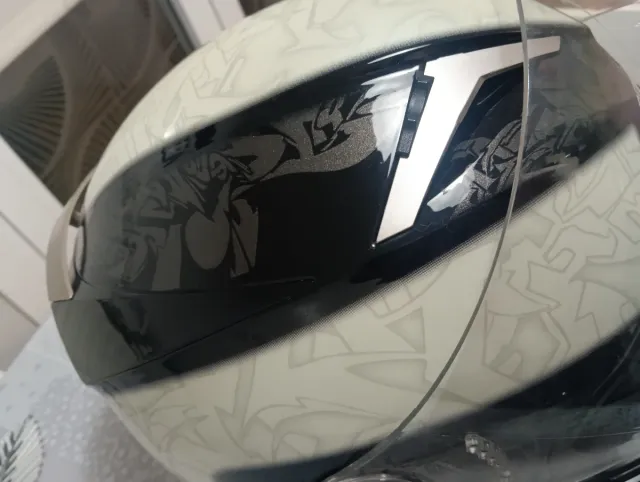 Casco de moto Shark casi nuevo