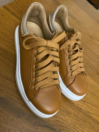 Sneakers marroni con dettagli oro