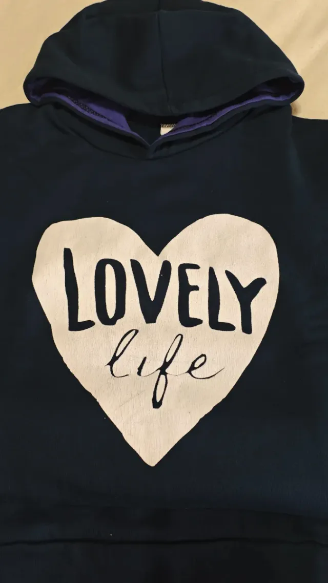 Sudadera azul marino con corazón Lovely Life