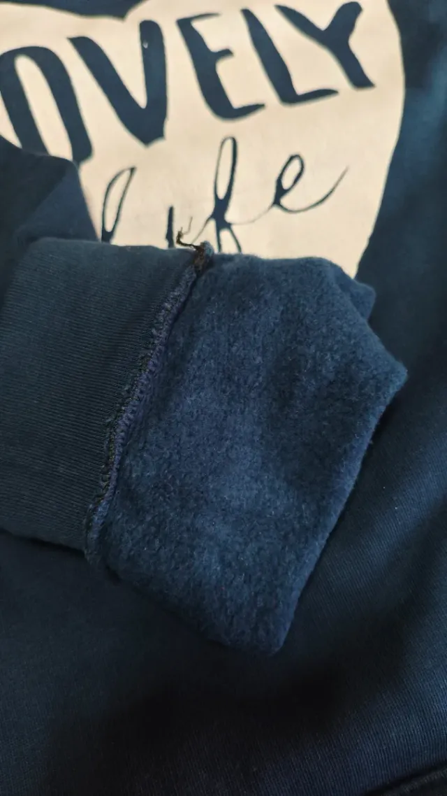 Sudadera azul marino con corazón Lovely Life