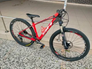 Bicicleta BH Ultimate Carbono 27.5