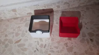 Caja Pokémon Roja y Blanca