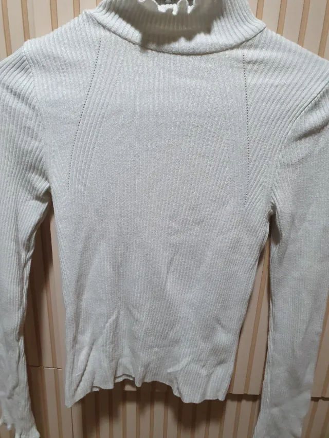 Jersey Stradivarius blanco cuello alto mujer
