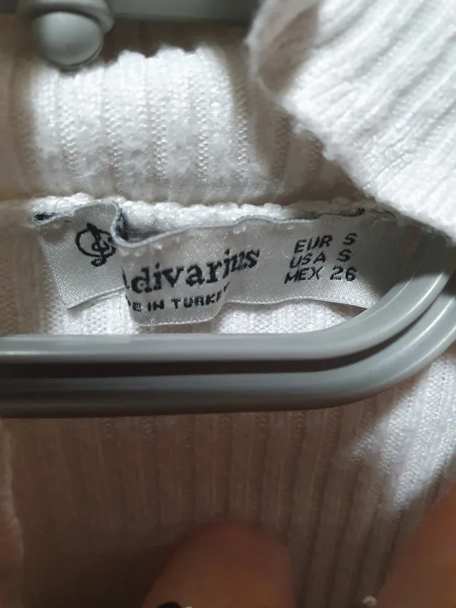 Jersey Stradivarius blanco cuello alto mujer