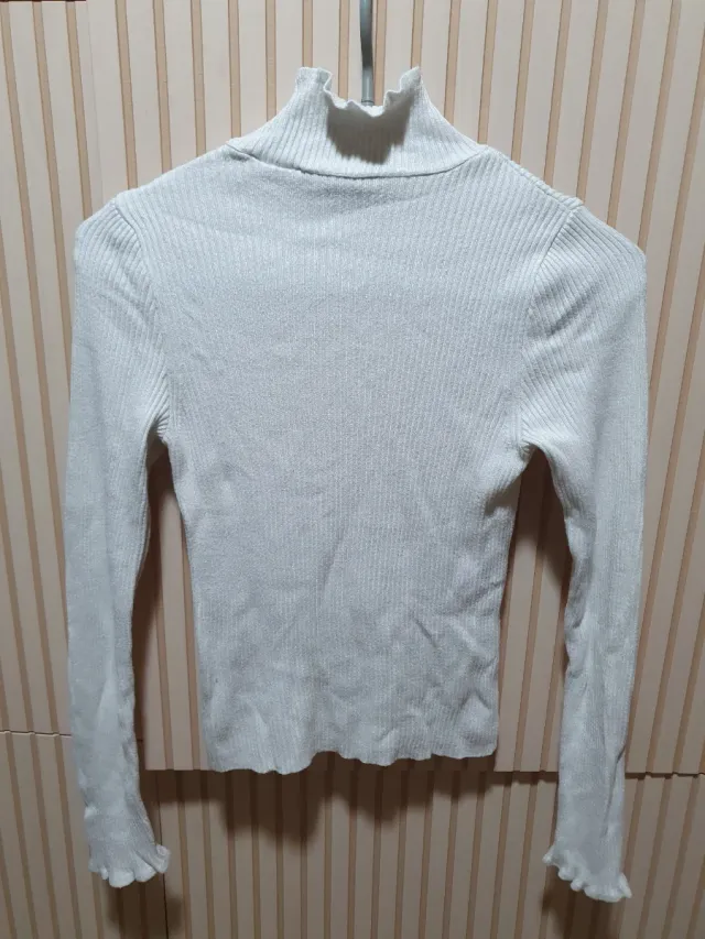 Jersey Stradivarius blanco cuello alto mujer