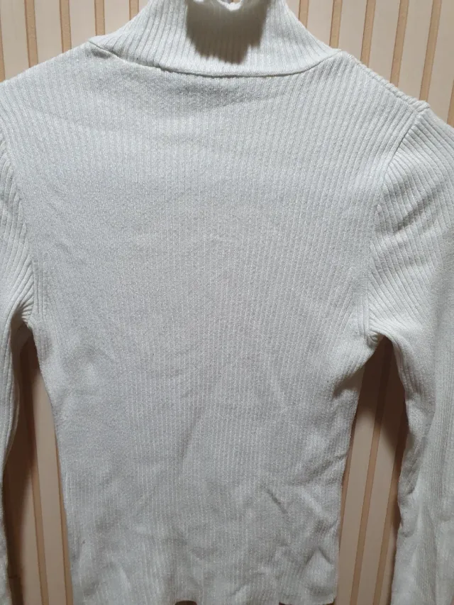 Jersey Stradivarius blanco cuello alto mujer