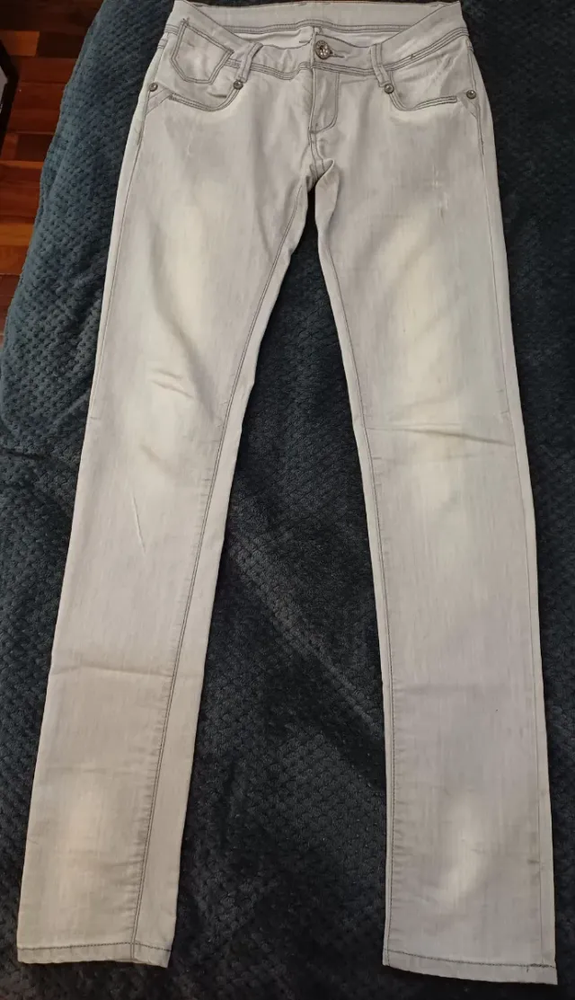 Pantalón vaquero gris claro