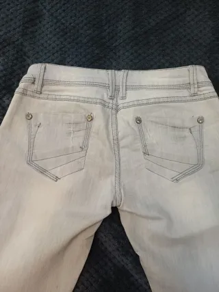 Pantalón vaquero gris claro