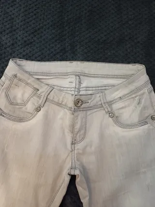 Pantalón vaquero gris claro