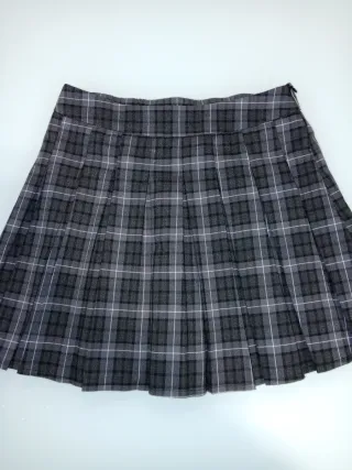 Falda escocesa gris y blanca