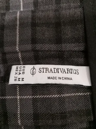 Falda escocesa gris y blanca