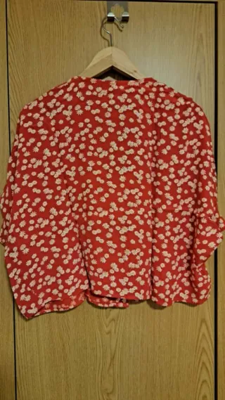 Blusa corta estampada flores