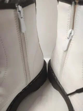 Anfibio donna bianco con lacci e zip