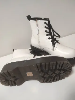 Anfibio donna bianco con lacci e zip