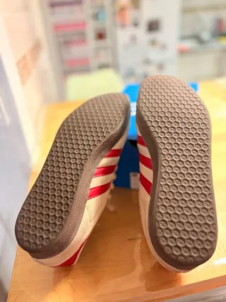 Adidas Gazelle Beige/Rojo Talla 43 1/3