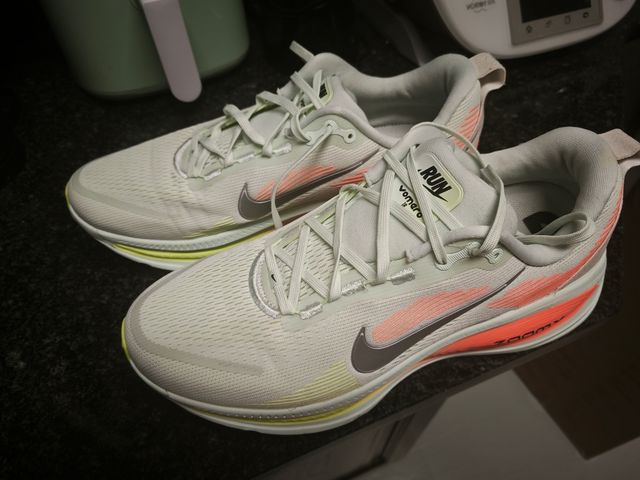 Nike Vomero 47 Verde Naranja