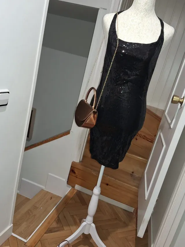 Vestido lentejuelas tirantes espalda descubierta