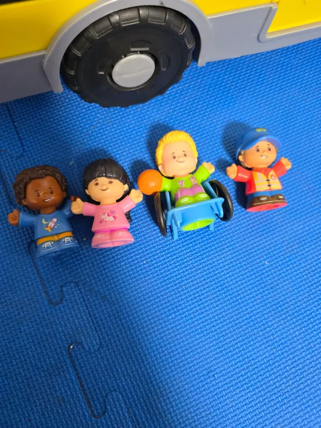 Autobús Fisher Price con figuras