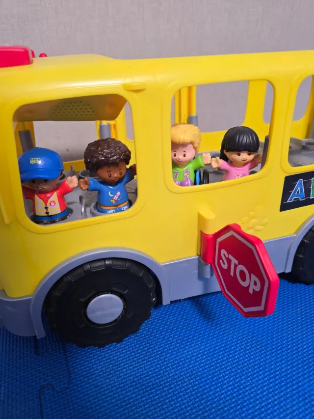 Autobús Fisher Price con figuras