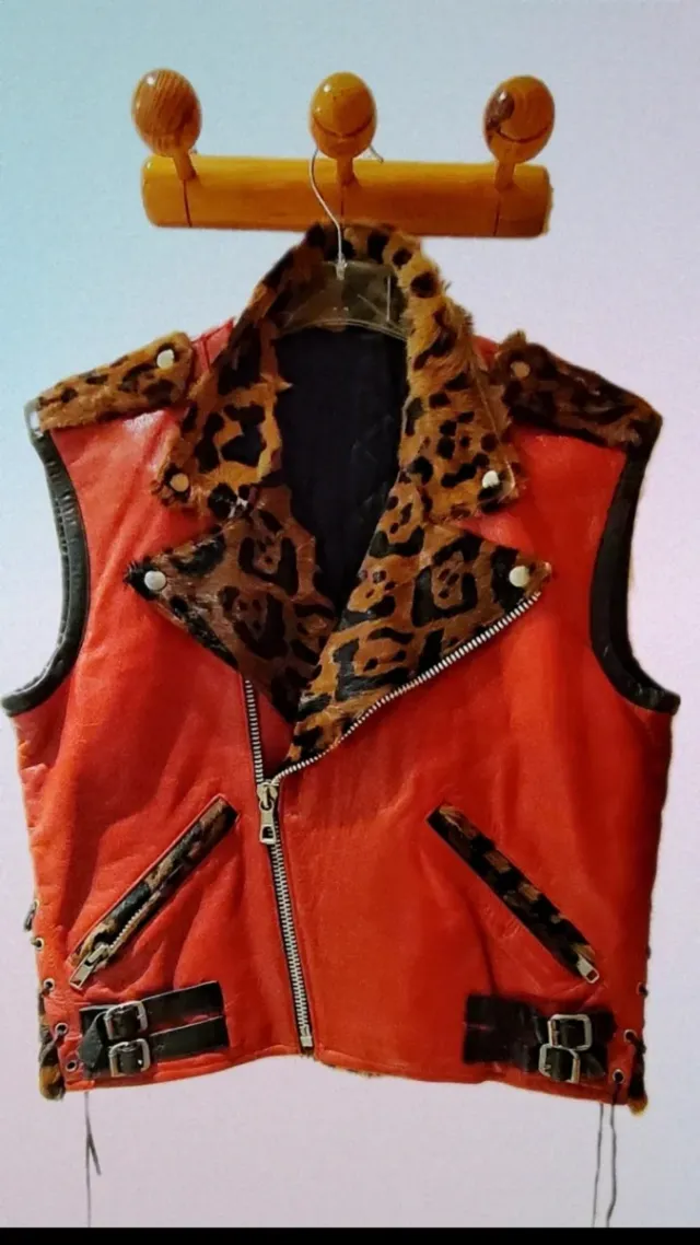 Chaleco motero de piel