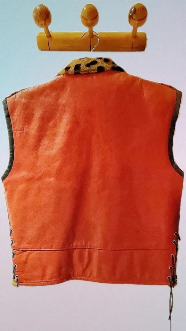 Chaleco motero de piel