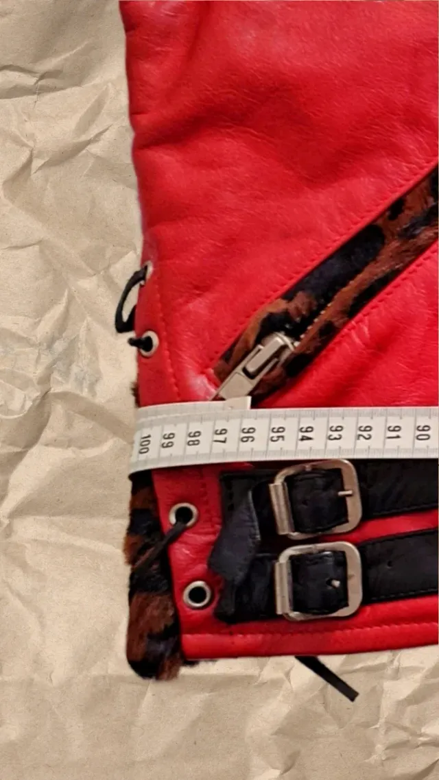 Chaleco motero de piel