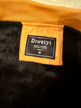 Giubbino sportivo e trendy stile college