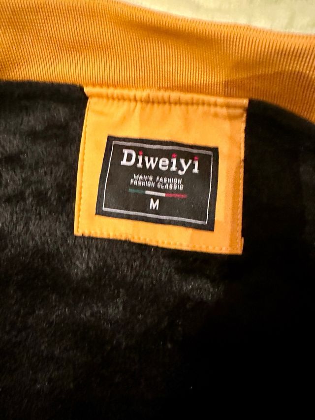 Giubbino sportivo e trendy stile college