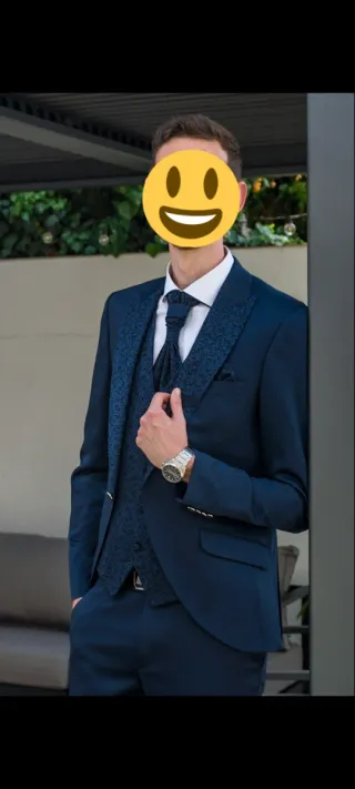 Traje de novio azul marino
