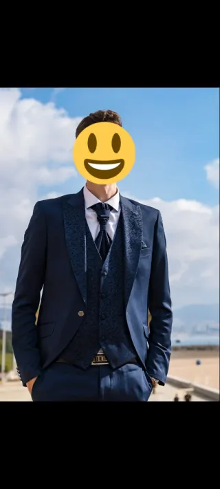 Traje de novio azul marino