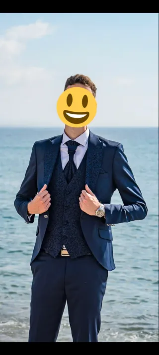 Traje de novio azul marino