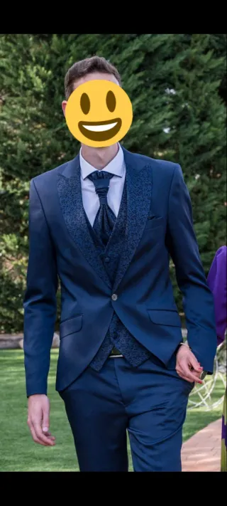 Traje de novio azul marino