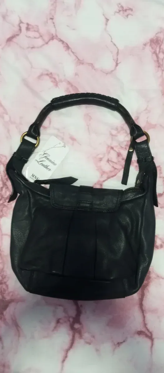Bolso de piel negro, nuevo.