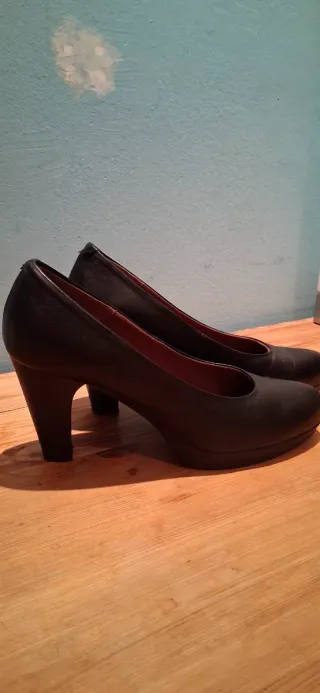 Zapatos salon de tacón negros clásicos