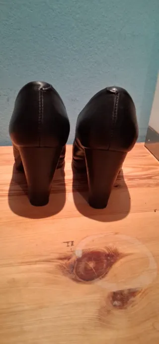 Zapatos salon de tacón negros clásicos