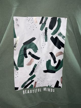 Sudadera verde Stradivarius con estampado