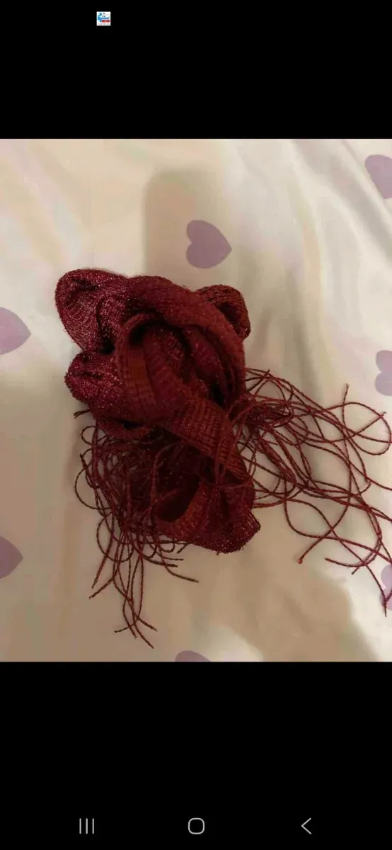 Pañuelo adorno color burdeos