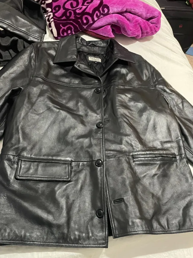 Chaqueta de cuero negra
