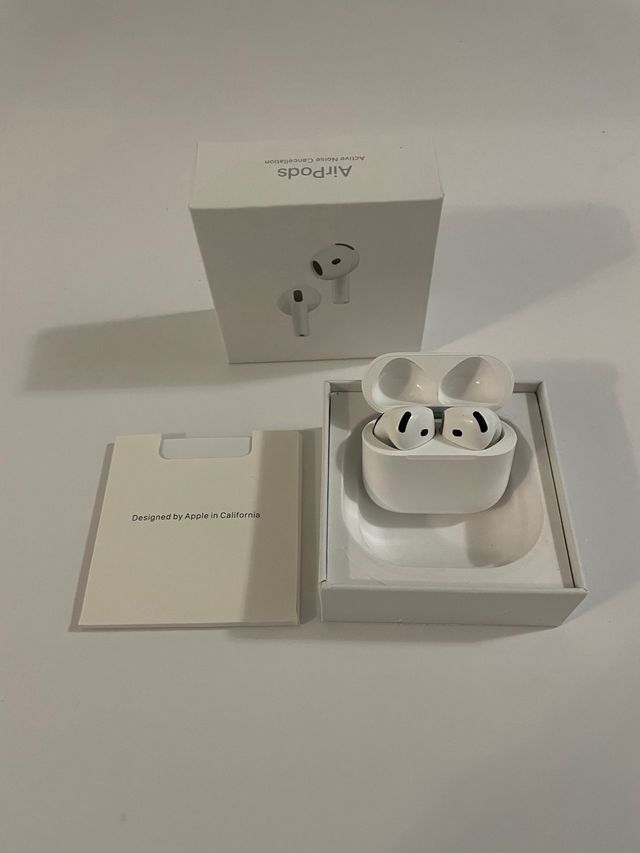 Airpods 4 con cancellazione attiva