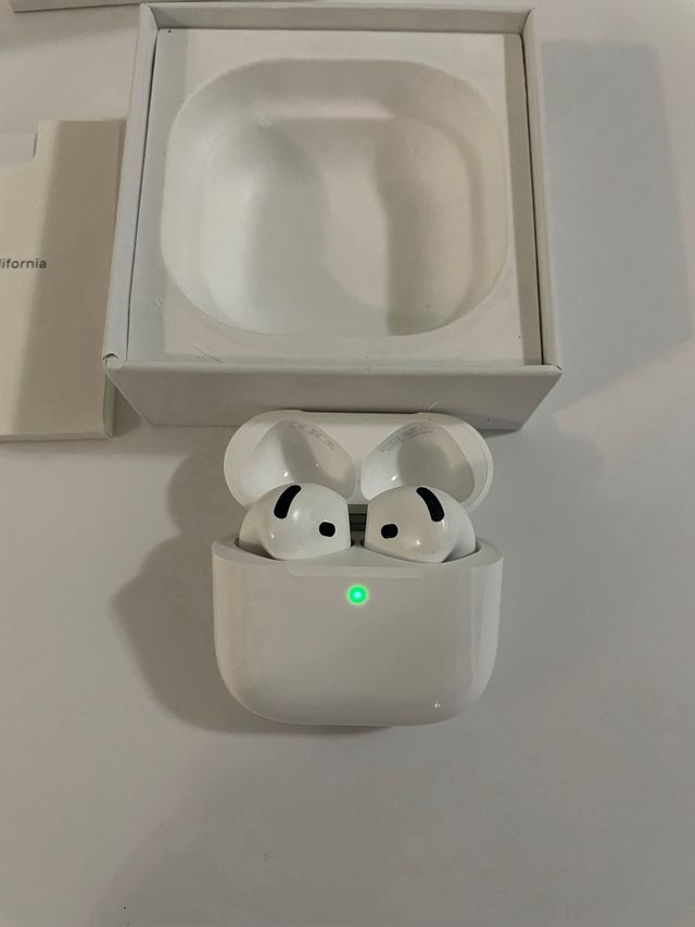 Airpods 4 con cancellazione attiva
