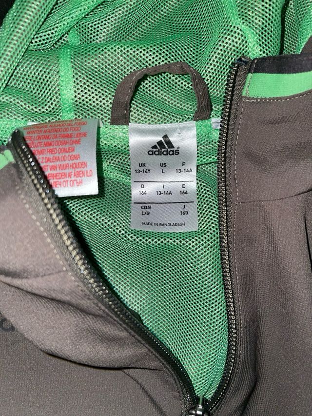 Chaqueta Adidas marrón y verde con capucha