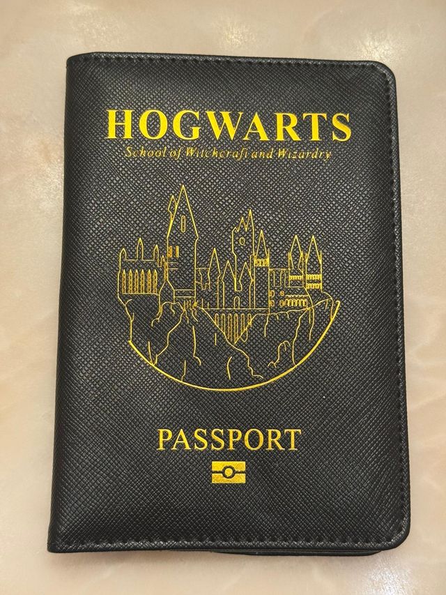 Funda Pasaporte Harry Potter Hogwarts Negra