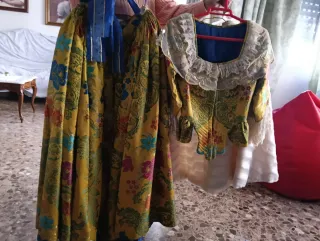 Traje de Fallera Talla 38 Multicolor.