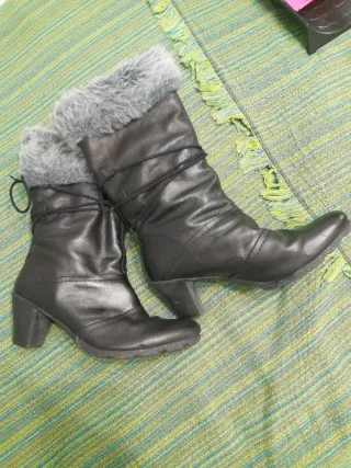 Botas negras con pelo
