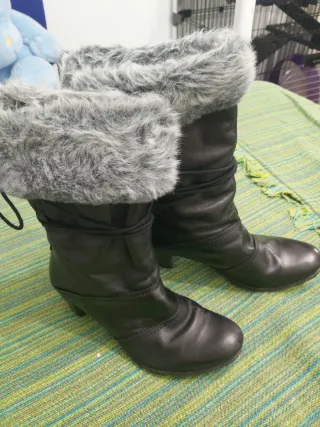Botas negras con pelo