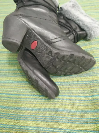 Botas negras con pelo