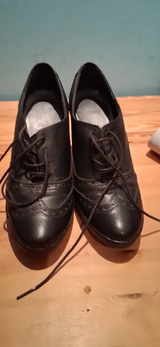 Zapatos de vestir negros con cordones