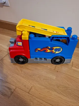 Camión de Juguete con Escalera