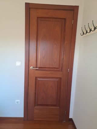 Lote 7 puertas interiores madera sapelly en Cangas