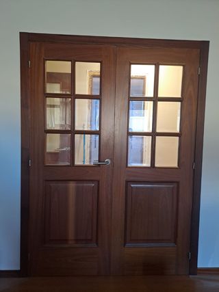 Lote 7 puertas interiores madera sapelly en Cangas